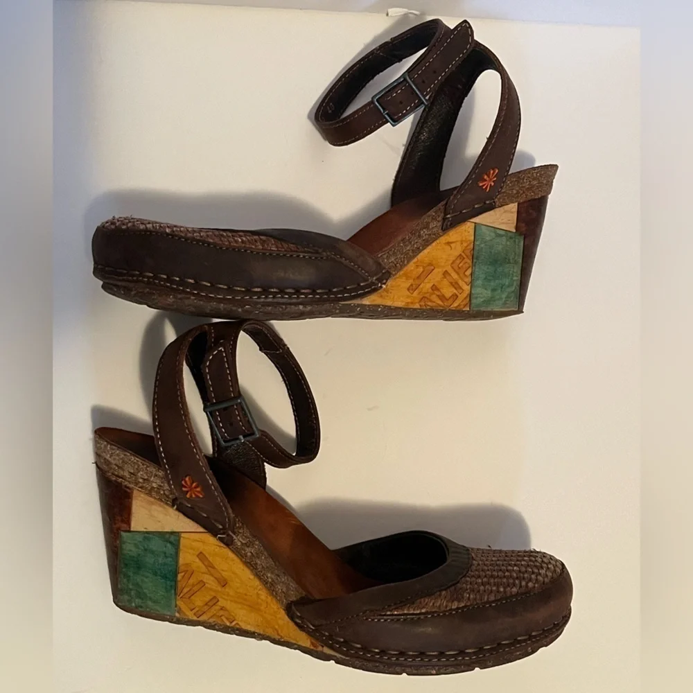 ART Women’s Brown Wedges